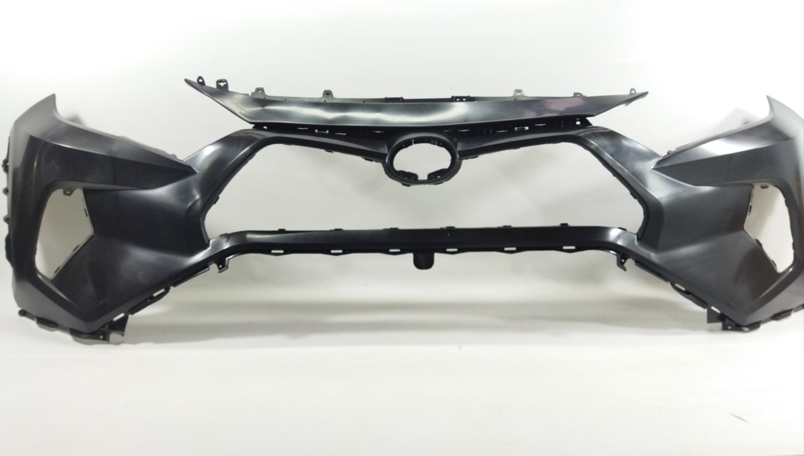 Товары с дефектами Бампер передний (дефект креплений) Toyota RAV-4 2018-2021 521190R919 Toyota RAV-4 3