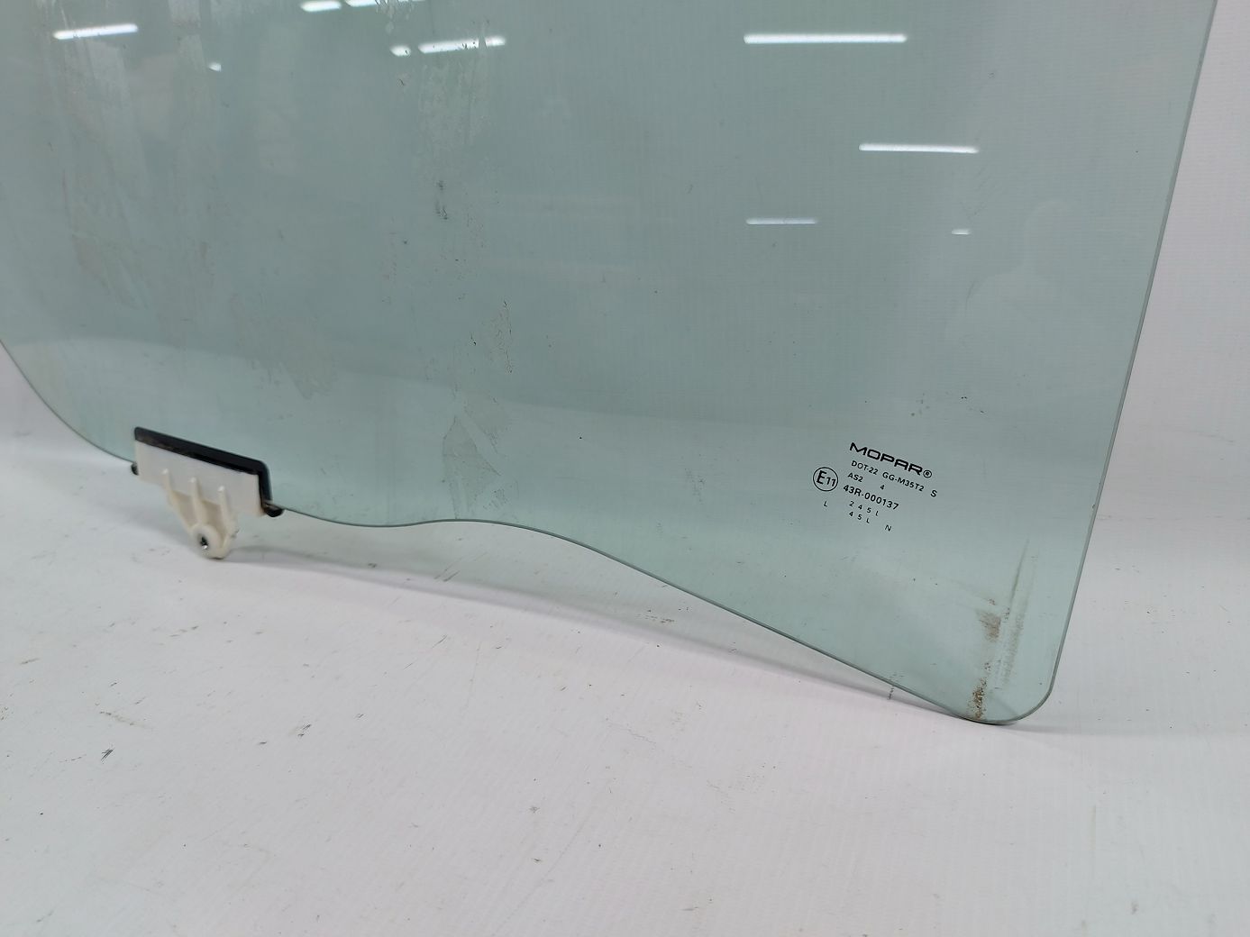 Dart Скло дверей задньої правої Dodge Dart 2013-2016 68082404AB Dodge Dart 2