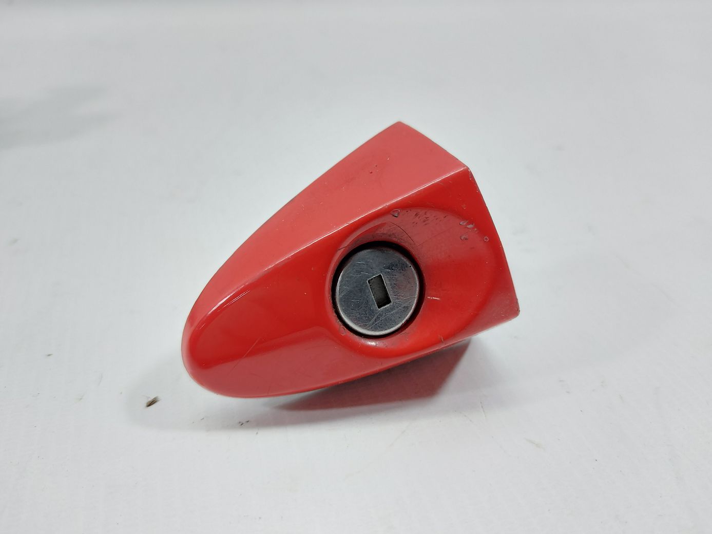 Fiesta Ручка зовнішні двері передньої лівої (червона) Ford Fiesta 2011-2019 DE8Z5422404CA Ford Fiesta 2