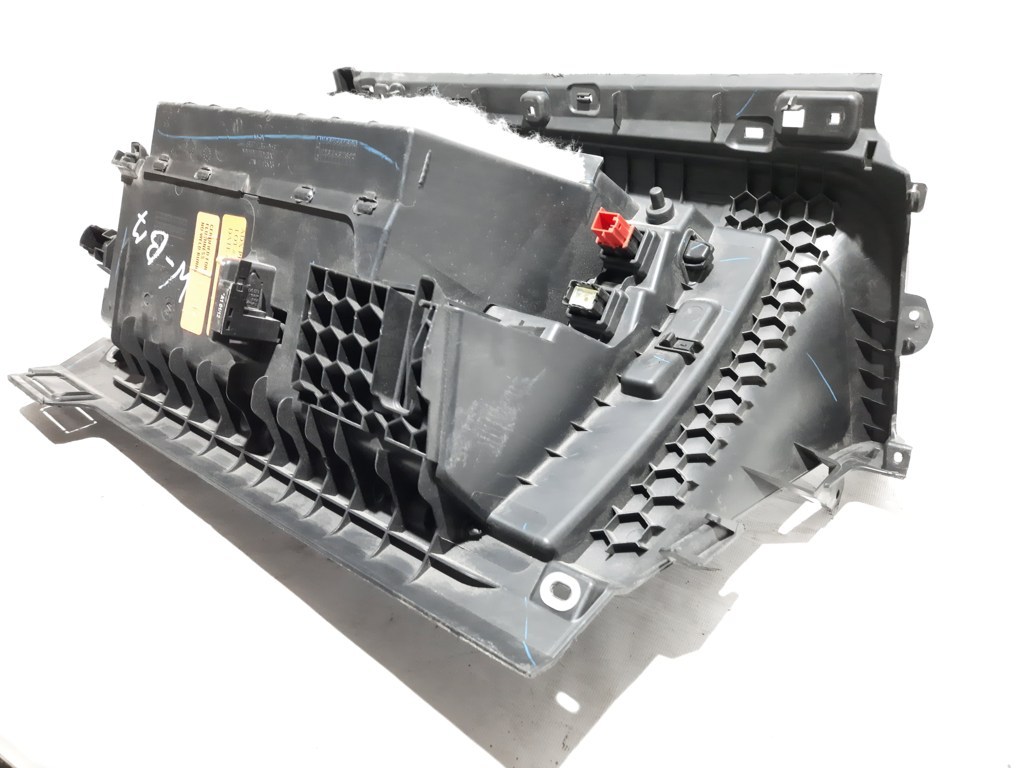 Passat s Бардачок Volkswagen Passat S 2012-2015 561857114C82V Volkswagen Passat S 3