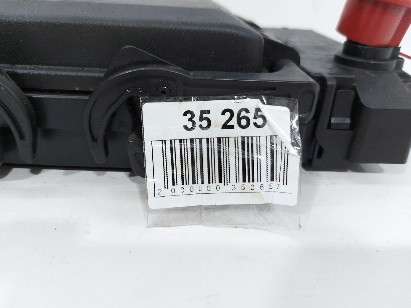 Ats Блок запобіжників під капотом Cadillac ATS 2016 23359587 Cadillac ATS 3