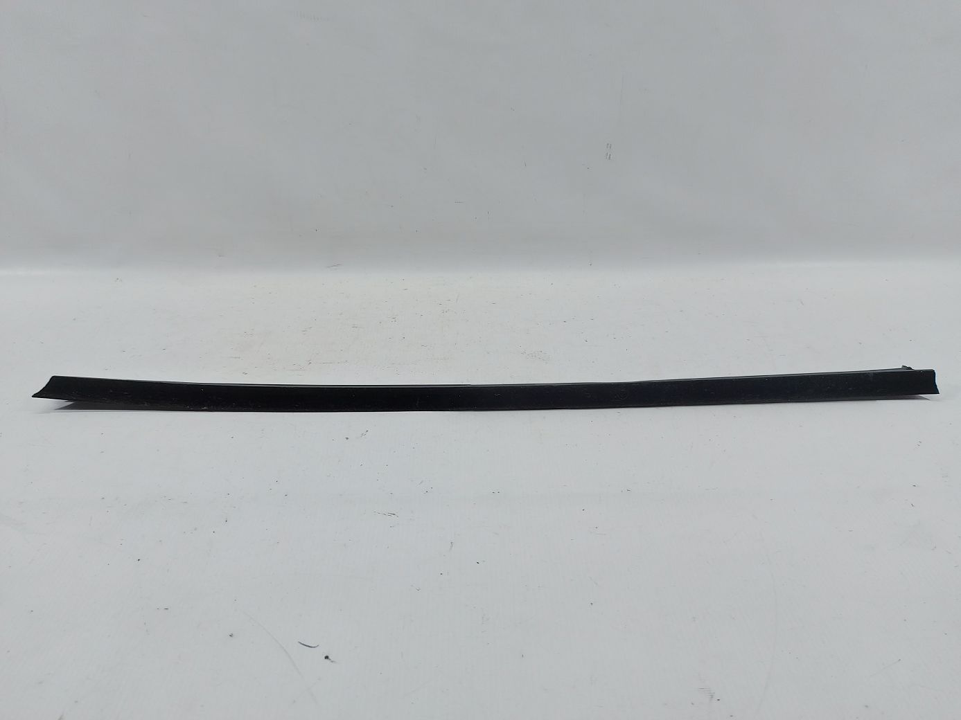 Focus Уплотнительная резинка стекла двери передней левой внутренняя Ford Focus 2012-2015 DM5Z5821457A Ford Focus 4