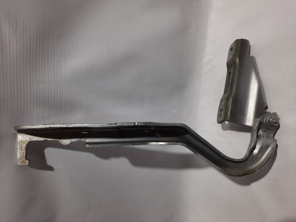 Dart Петля капота правая Dodge Dart 2013-2019 68082130AA Dodge Dart 29