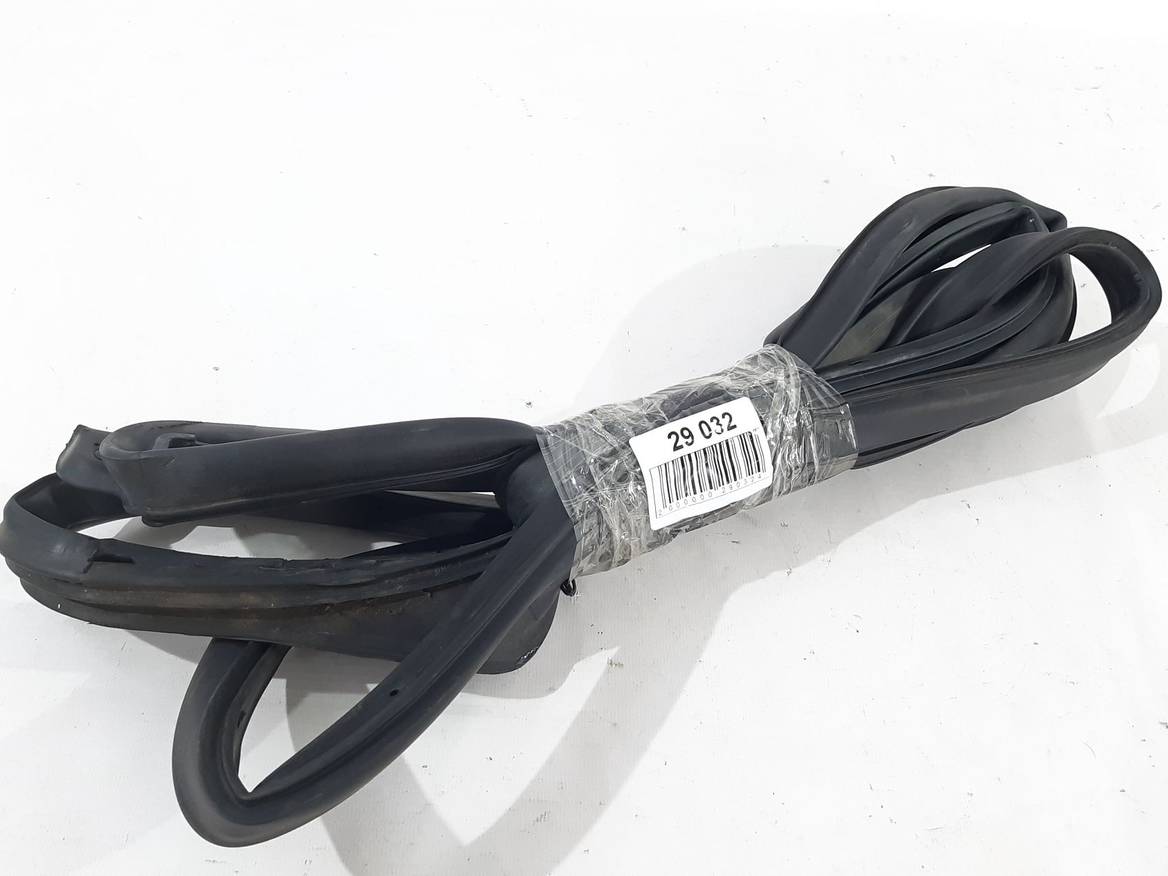 Sonata Уплотнитель двери передней левой Hyundai Sonata 2011-2015 821303S000 Hyundai Sonata 3