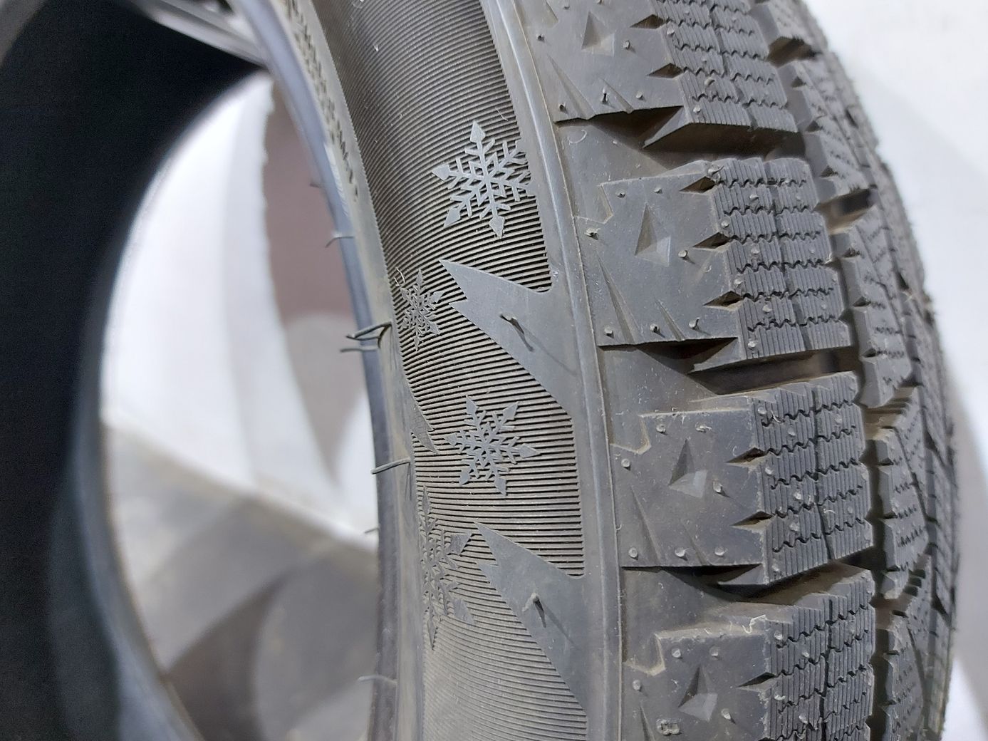 Зимние шины Резина APlus A506 185/55R16 14