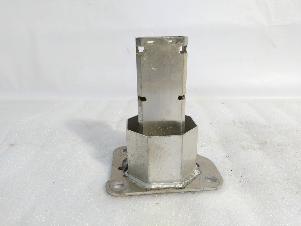 Dart Кронштейн усилителя переднего правый Dodge Dart 2013-2019 68187810AA Dodge Dart 6