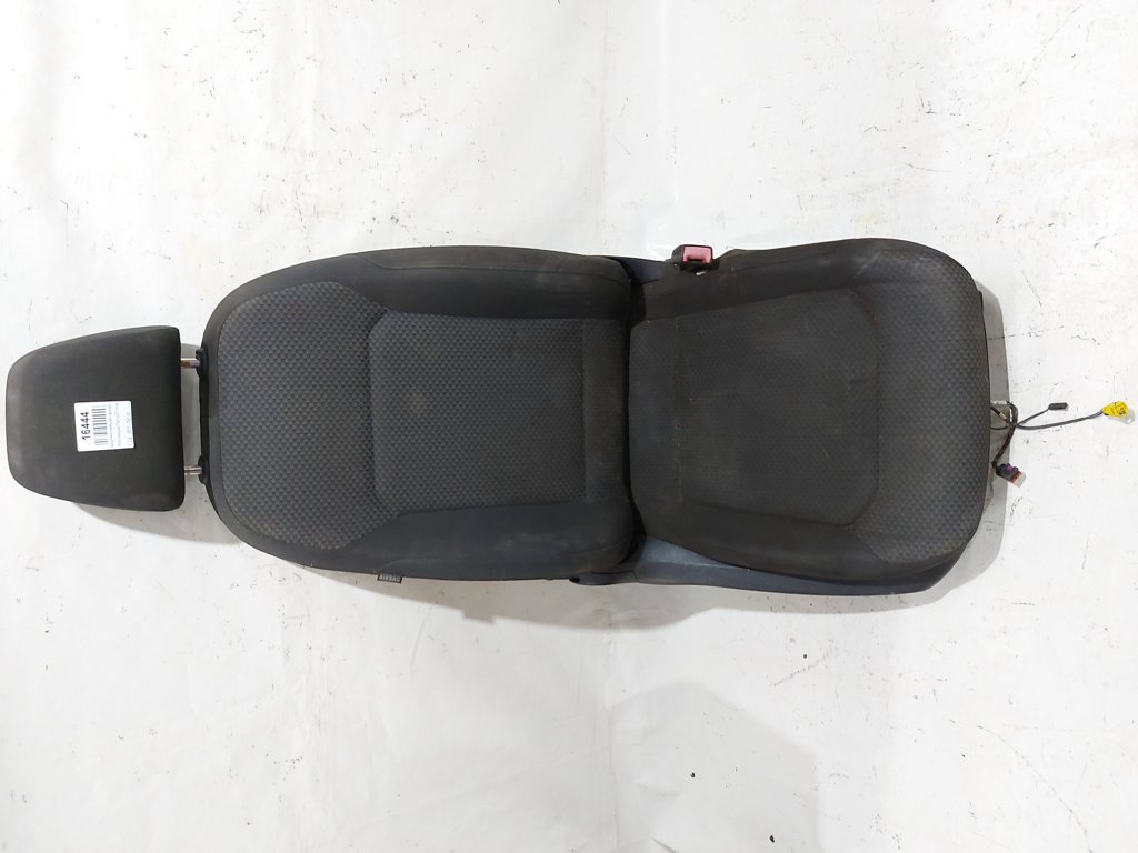 Passat s Сидіння переднє праве Volkswagen Passat S 2011-2018 5C6881106Q Volkswagen Passat S 1