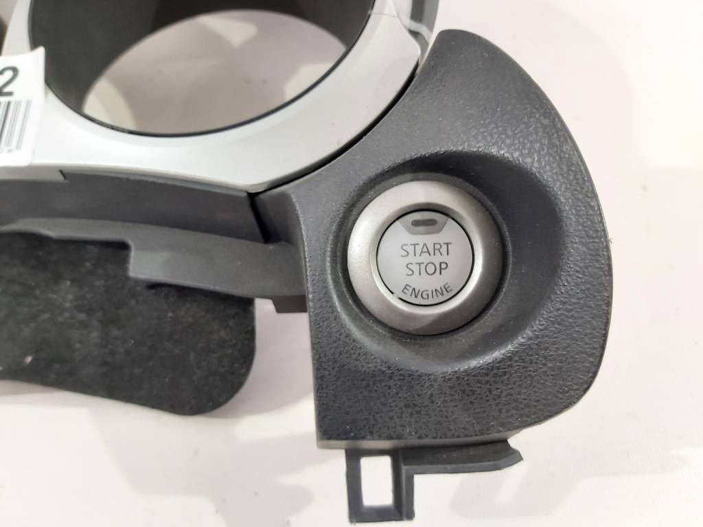 Juke Кришка панелі приладів з кнопкою запуску двигуна Nissan Juke 2013-2017 682401KA2A Nissan Juke 2 Juke Кришка панелі приладів з кнопкою запуску двигуна Nissan Juke 2013-2017 682401KA2A Nissan Juke 2