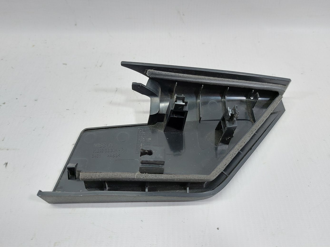 Sentra Кут дверей передньої правої внутрішній Nissan Sentra 2013-2019 802923SG0A Nissan Sentra 2