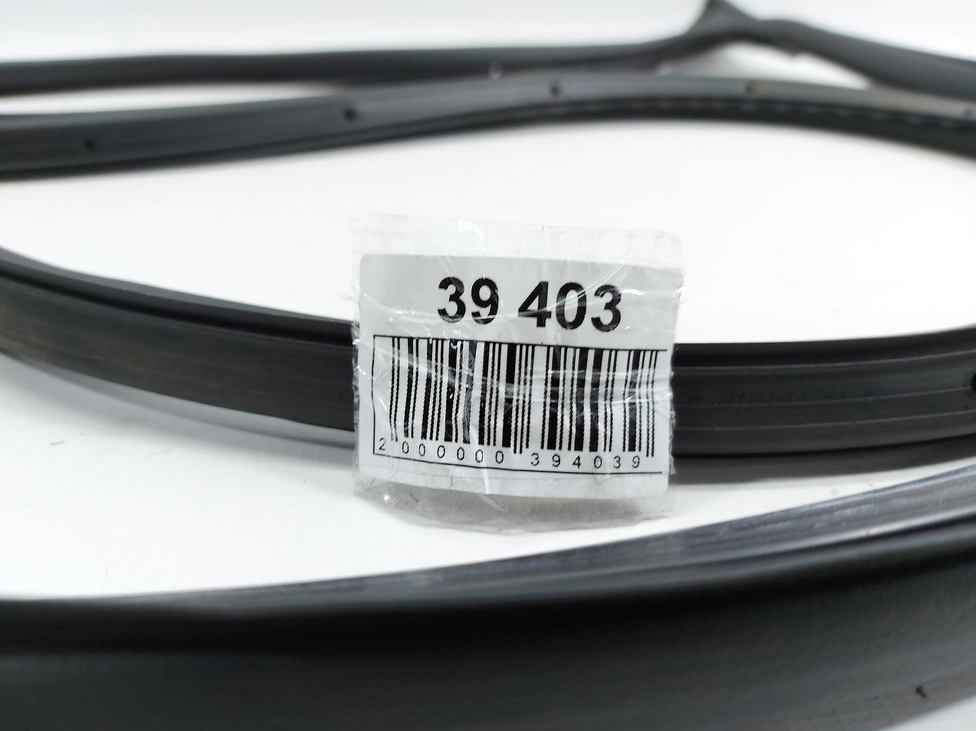 Trax Уплотнительная резинка двери передней левой Chevrolet Trax 2015-2021 42385183 Chevrolet Trax 4