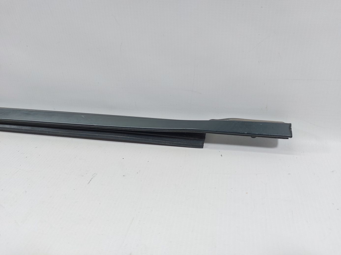 Grand caravan Ущільнювальна гумка скла двері передньої лівої зовнішня Dodge Grand Caravan 2008-2020 5109807AE Dodge Grand Caravan 2