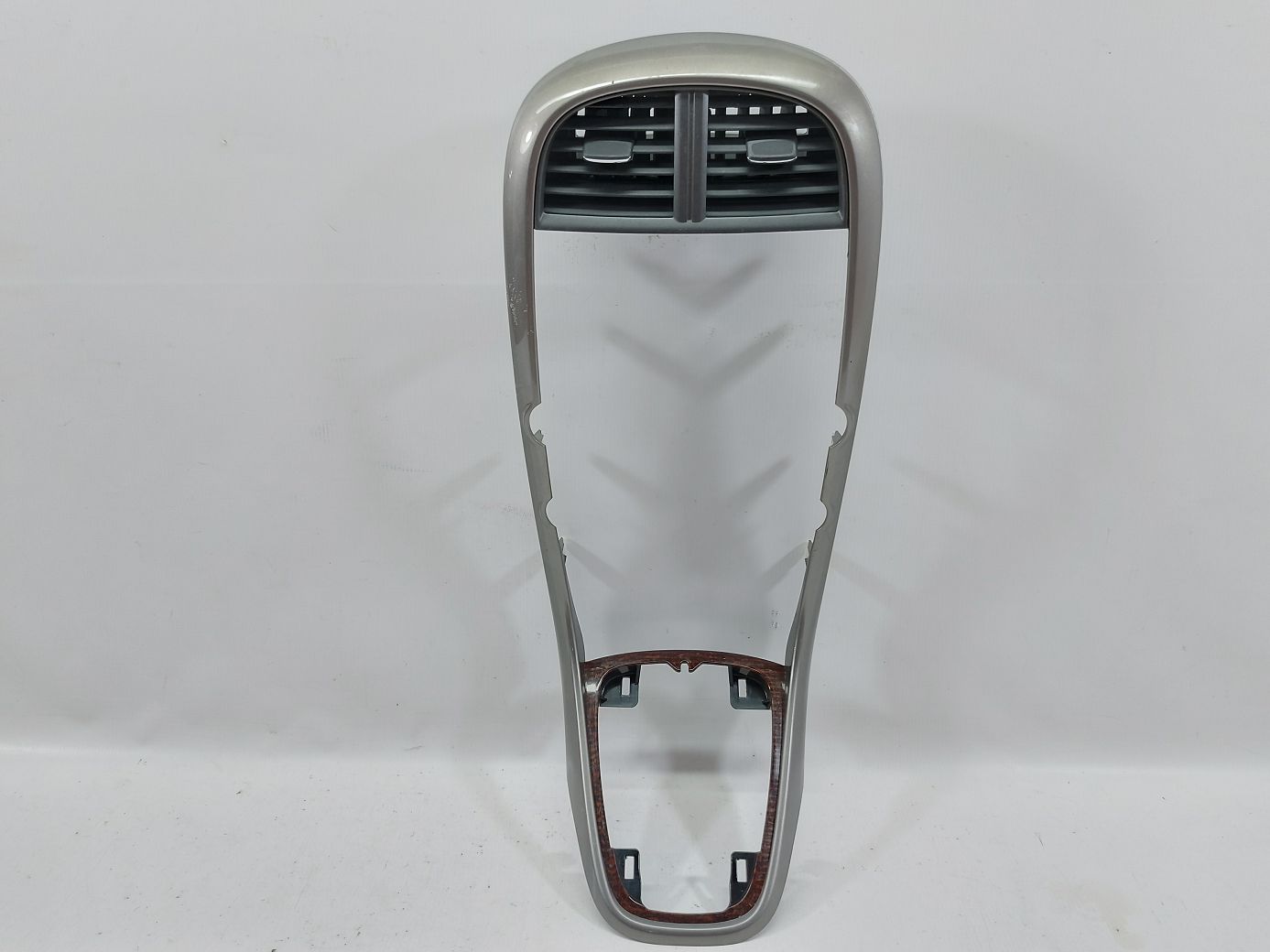 Malibu. Повітропровід центральний з декоративною накладкою Chevrolet Malibu 2013-2015 22998935 Chevrolet Malibu Malibu. Повітропровід центральний з декоративною накладкою Chevrolet Malibu 2013-2015 22998935 Chevrolet Malibu