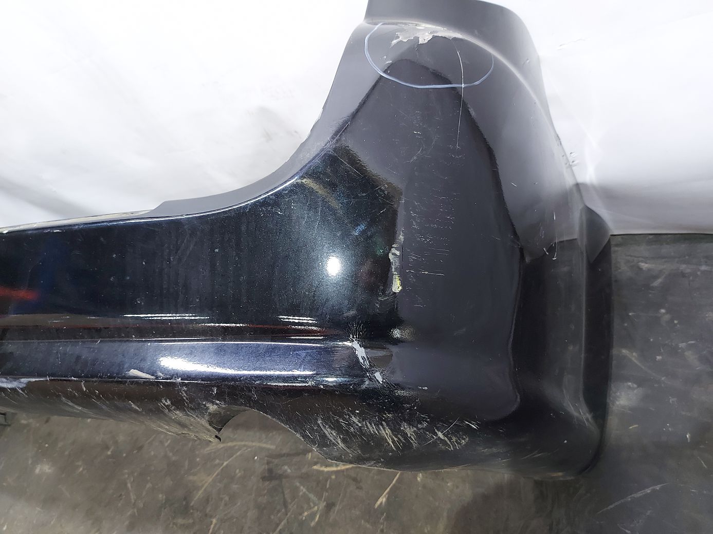 Товары с дефектами Бампер задний (царапины, потертости) Dodge Grand Caravan 2011-2020 68125724AB Dodge Grand Caravan 4
