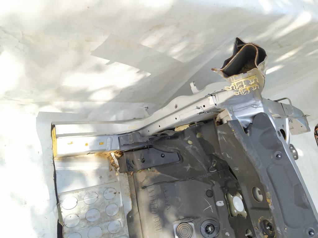 Dart Чверть передня ліва зі склянкою Dodge Dart 2013-2019 68105063AB Dodge Dart 24