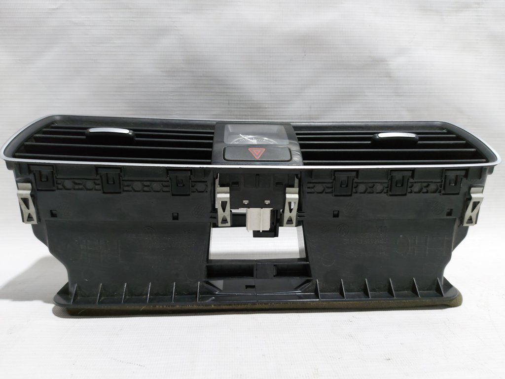 Passat s Воздуховод печки салона центральный с часом Volkswagen Passat S 2012-2015 561819728DMAI Volkswagen Passat S 12