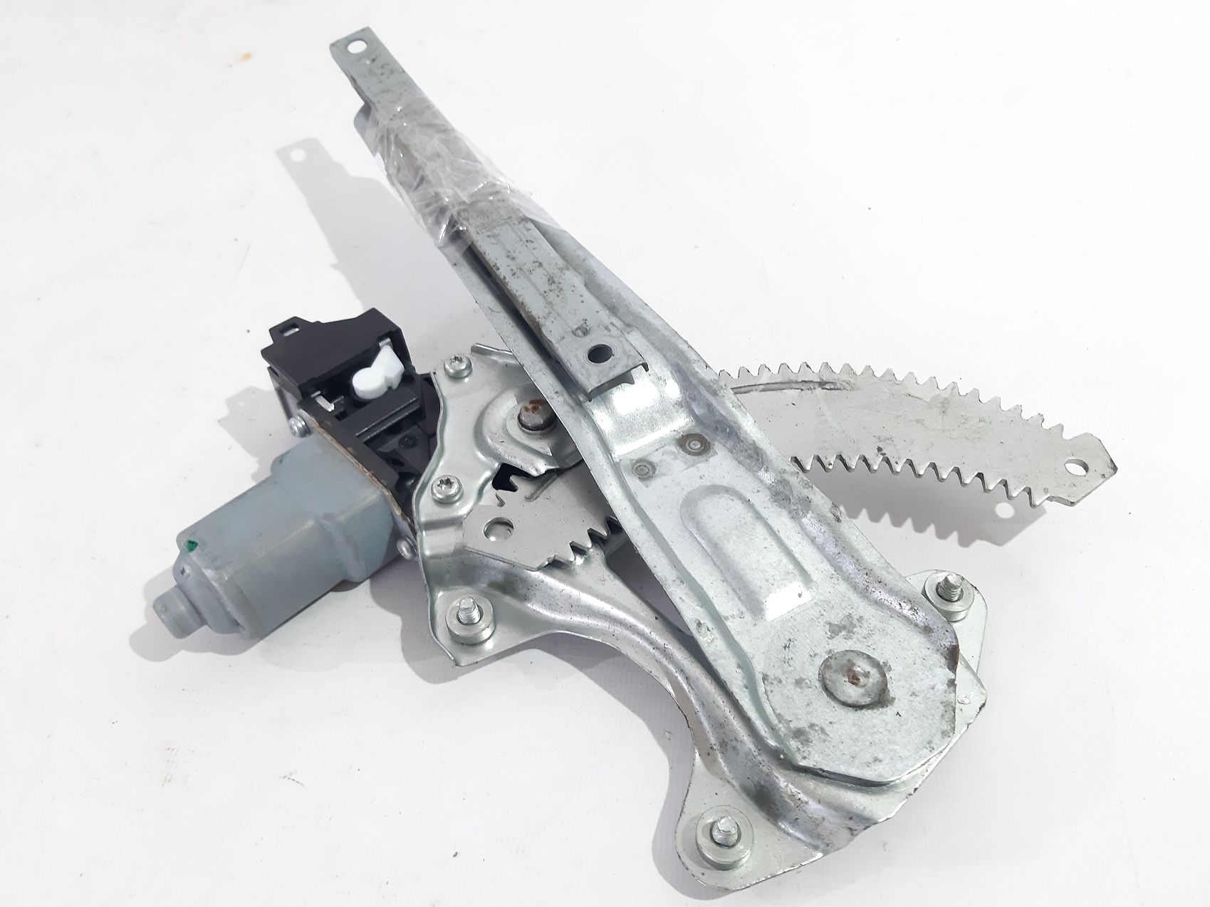 Juke Склопідйомник двері задньої лівої Nissan Juke 2015-2017 827211KA0B Nissan Juke 4