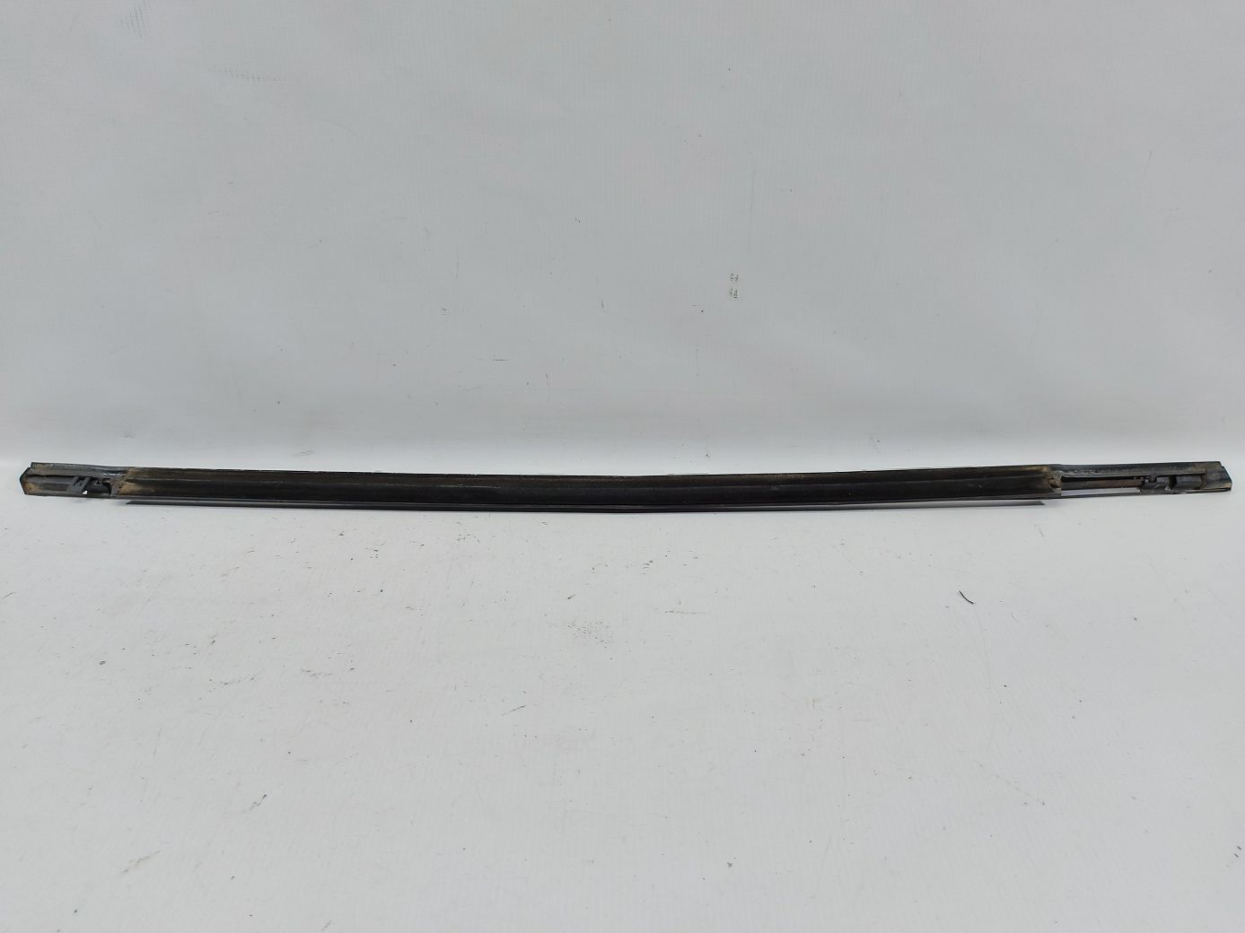 Sentra Уплотнительная резинка стекла двери задней правой наружная (хром) Nissan Sentra 2013-2019 828203SG0A Nissan Sentra 4