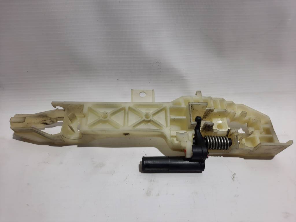 Accent hatchback Кронштейн ручки двери задней/передний левой Hyundai Accent Hatchback 2012-2017 82655-1R000 Hyundai Accent Hatchback 3