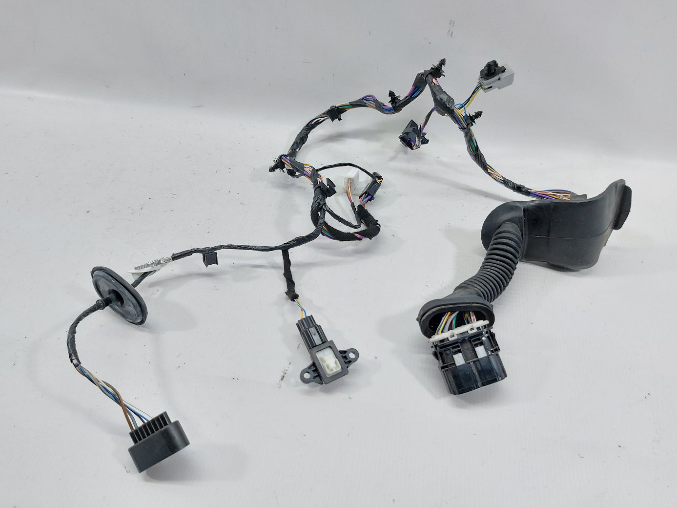 Fiesta. Проводка двери передней правой Ford Fiesta 2014-2019 H2BT14K138AEA Ford Fiesta