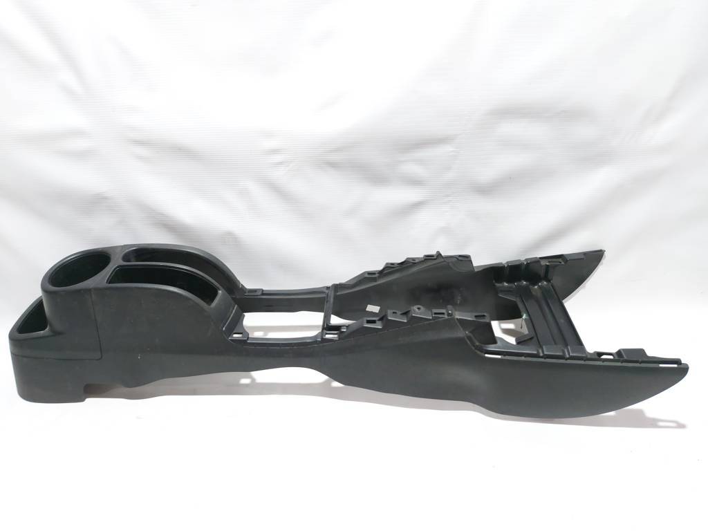 Prius c. Консоль центральна Toyota Prius C 2012-2019 5891152211C0 Toyota Prius C