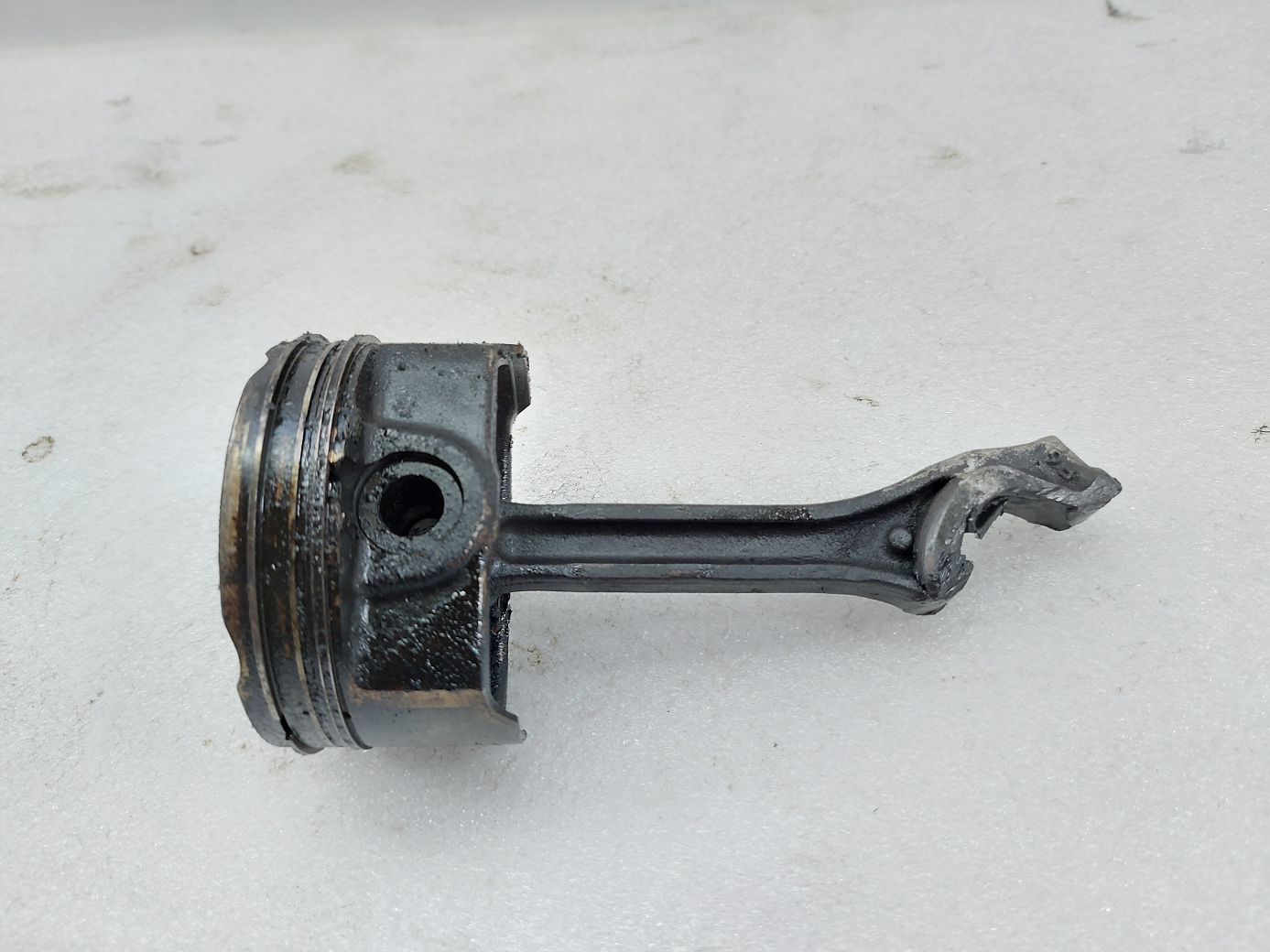 Товари з дефектами. Шатун із поршнем (шатун брак) Hyundai Veloster 2012-2017 235102B010 Hyundai Veloster Товари з дефектами. Шатун із поршнем (шатун брак) Hyundai Veloster 2012-2017 235102B010 Hyundai Veloster