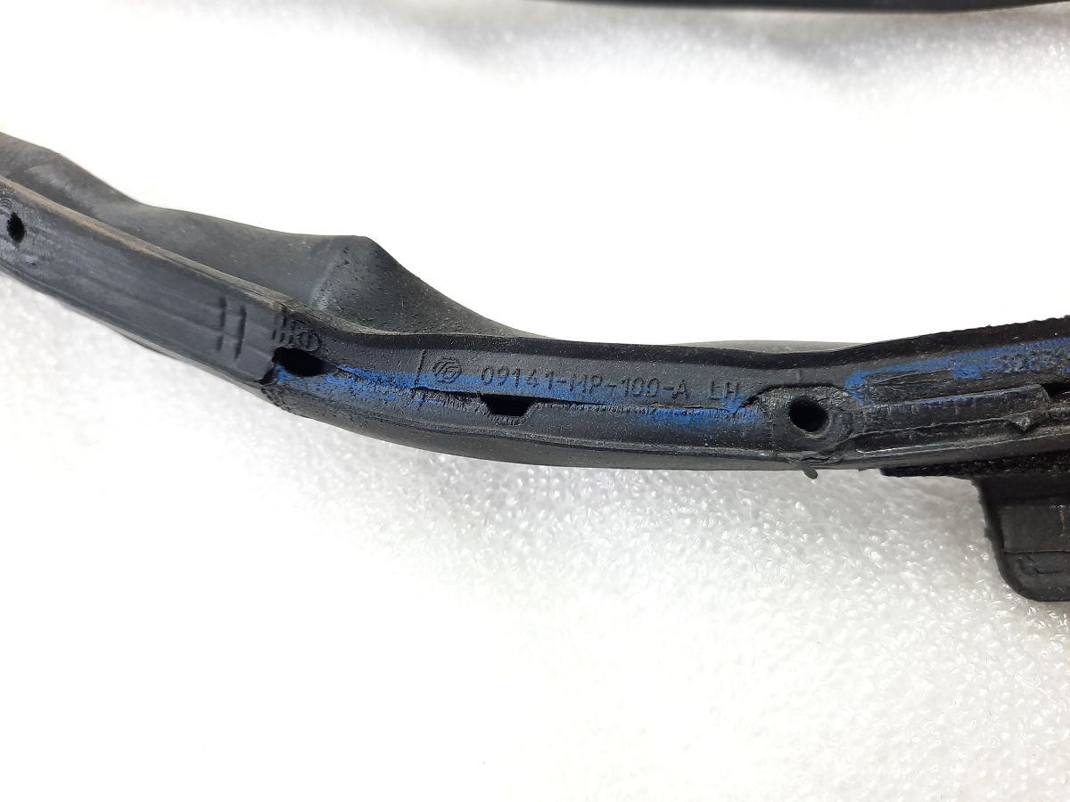 Sentra Ущільнювальна гумка дверей задньої лівої Nissan Sentra 2013-2019 828314AF2A Nissan Sentra 4