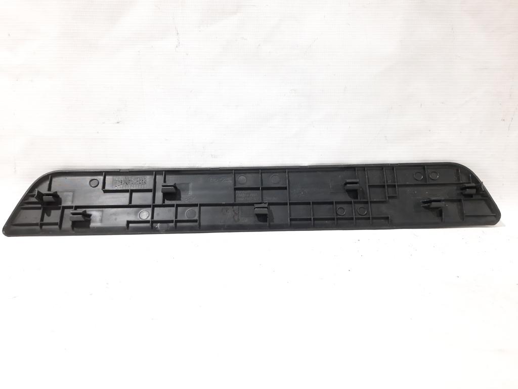 Forte Накладка порога переднього права (декор) Kia Forte 2014-2018 85882A7000 Kia Forte 4