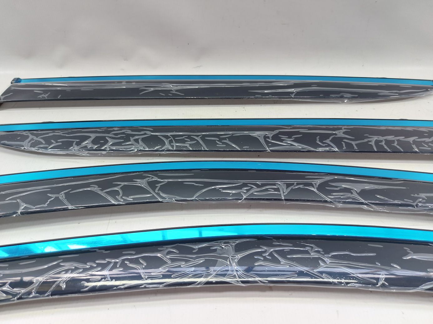 Вітровики бокового скла Дефлектори вікон Volkswagen dflc00004 Volkswagen ID.4 Crozz 4