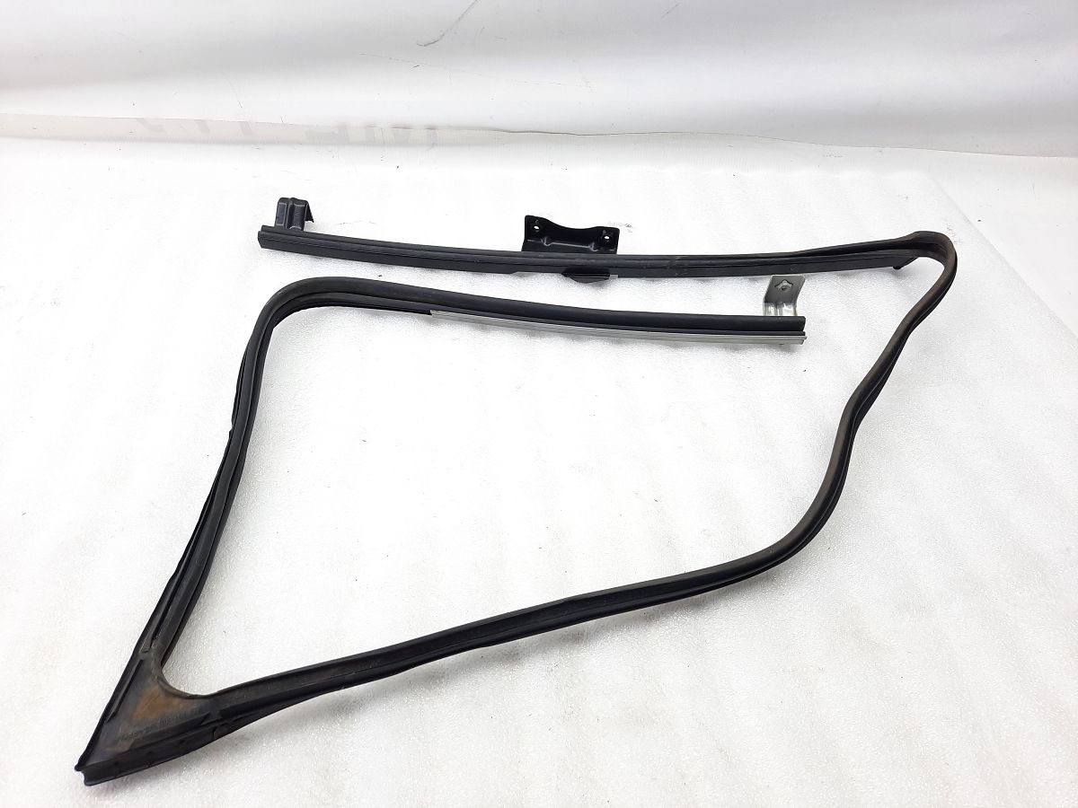 Crosstrek. Направляющая резинка стекла двери передней правой Subaru Crosstrek 2013-2016 63527FJ000 Subaru Crosstrek