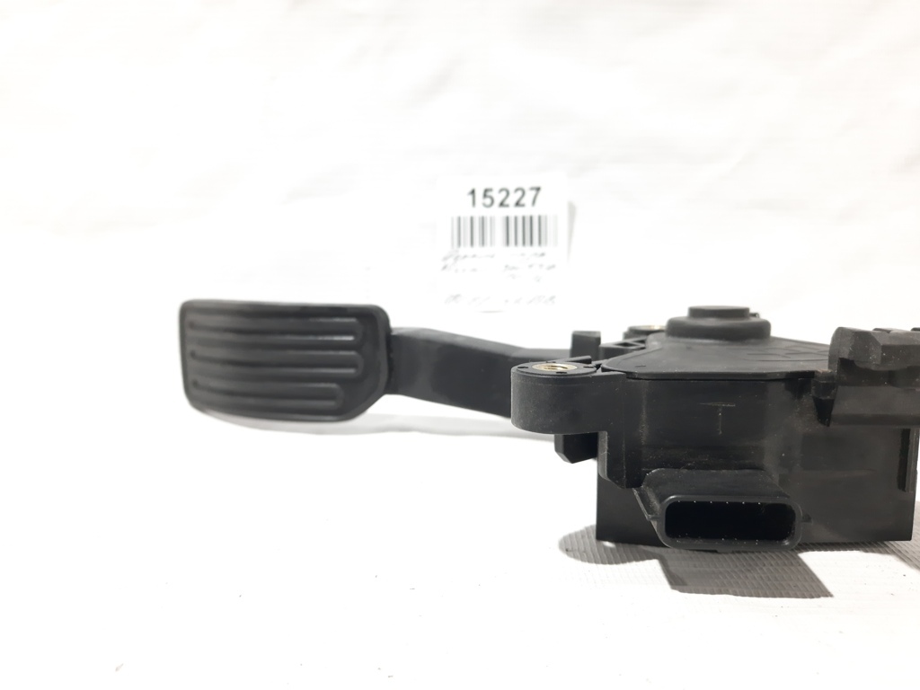 Sentra Педаль газу Nissan Sentra 2014-2016 180023RA0B Nissan Sentra 4