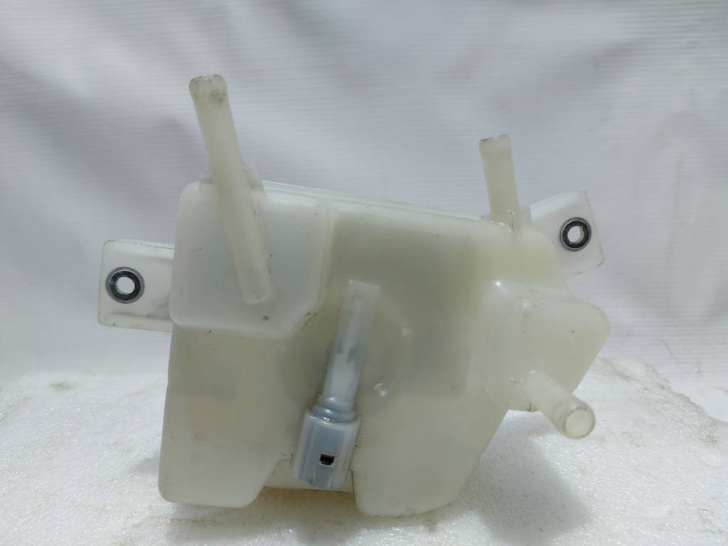 Prius c Бачок тормозного цилиндра Toyota Prius C 2012-2013 4722052300 Toyota Prius C 5 Prius c Бачок тормозного цилиндра Toyota Prius C 2012-2013 4722052300 Toyota Prius C 5