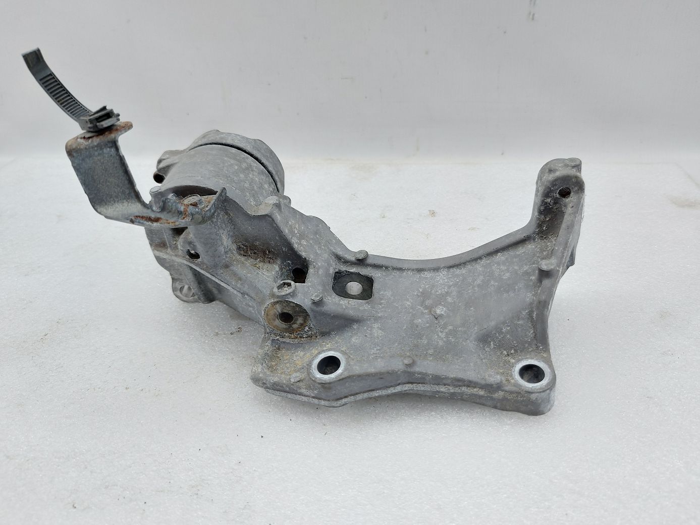 Forester Ролик натяжний ременя генератора Subaru Forester 2014-2018 23769AA111 Subaru Forester 3 Forester Ролик натяжний ременя генератора Subaru Forester 2014-2018 23769AA111 Subaru Forester 3