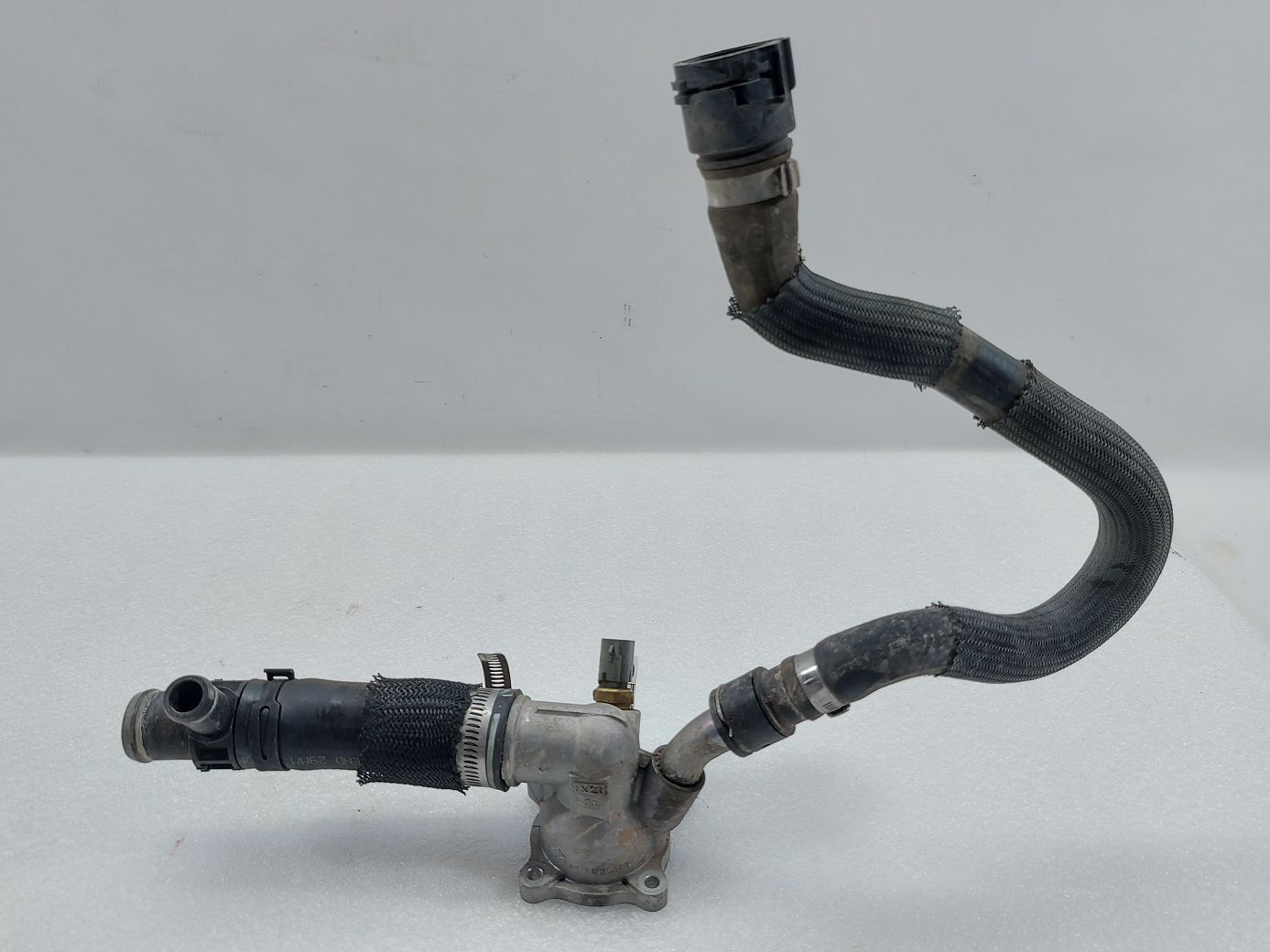 Dart Термостат системи охолодження Dodge Dart 2013-2016 5047861AC Dodge Dart 3