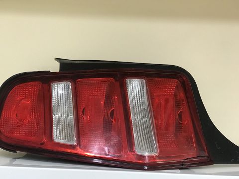 Товары с дефектами. Фонарь задний левый (скол) Ford Mustang 2010-2012 AR3Z13405B Ford Mustang