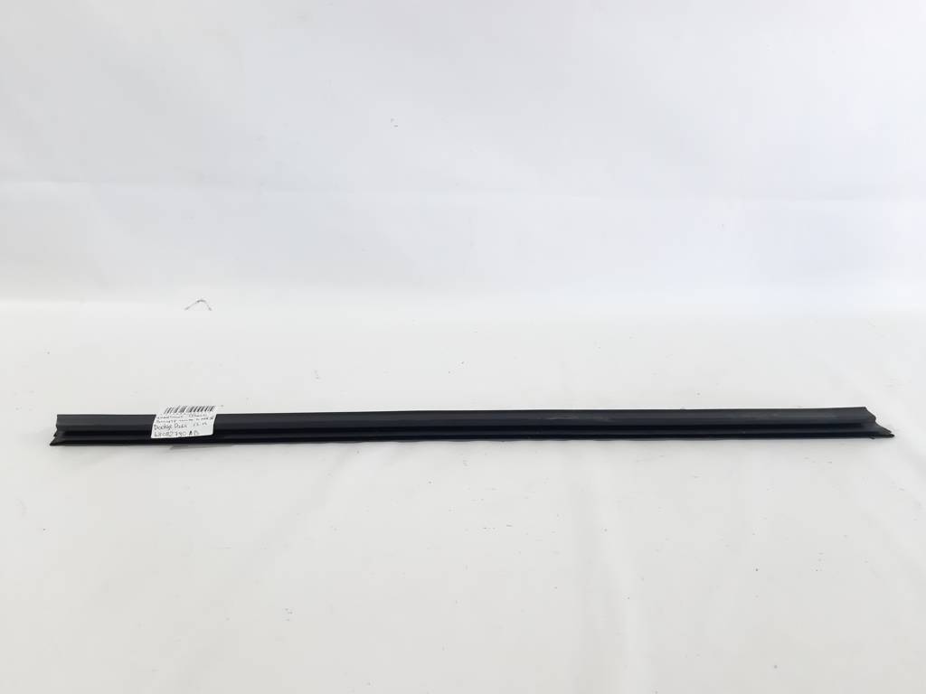 Dart. Уплотнитель стекла внутренний нижний двери передней левой Dodge Dart 2013-2019 68082790AB Dodge Dart