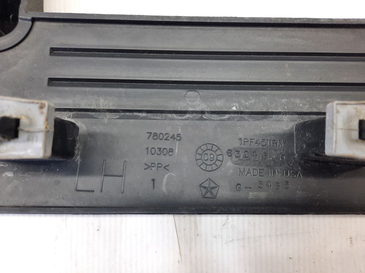 Grand caravan Обшивка порога переднего левая Dodge Grand Caravan 2011-2020 1PF45DX9AB Dodge Grand Caravan 11