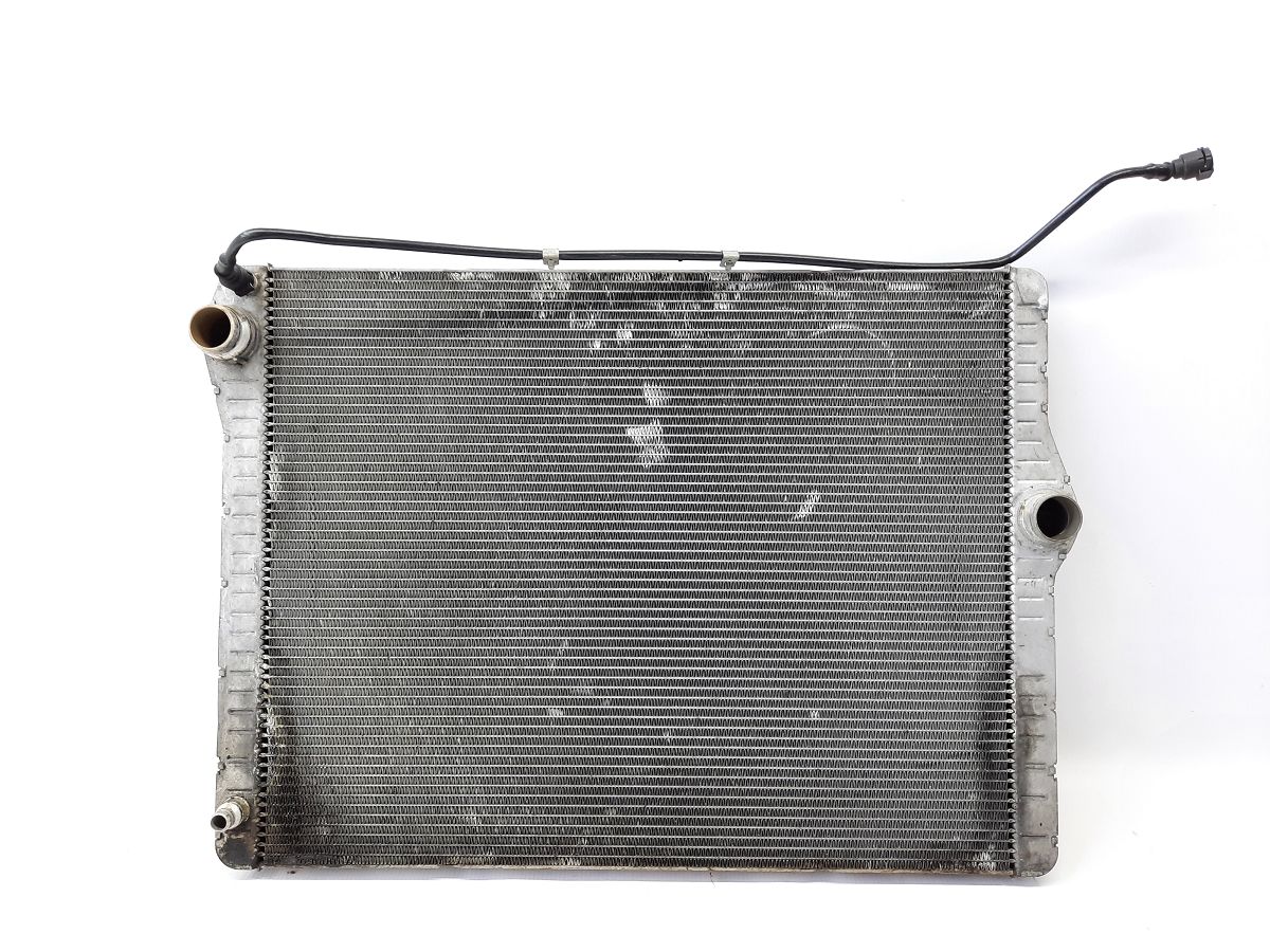 5 series. Радіатор системи охолодження (пробитий) BMW 5 series 2011 17118669005 BMW 5 series