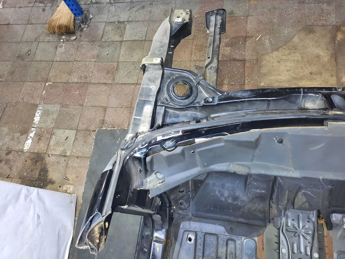 Dart Чверть передня ліва зі склянкою Dodge Dart 2013-2019 68105063AB Dodge Dart 6