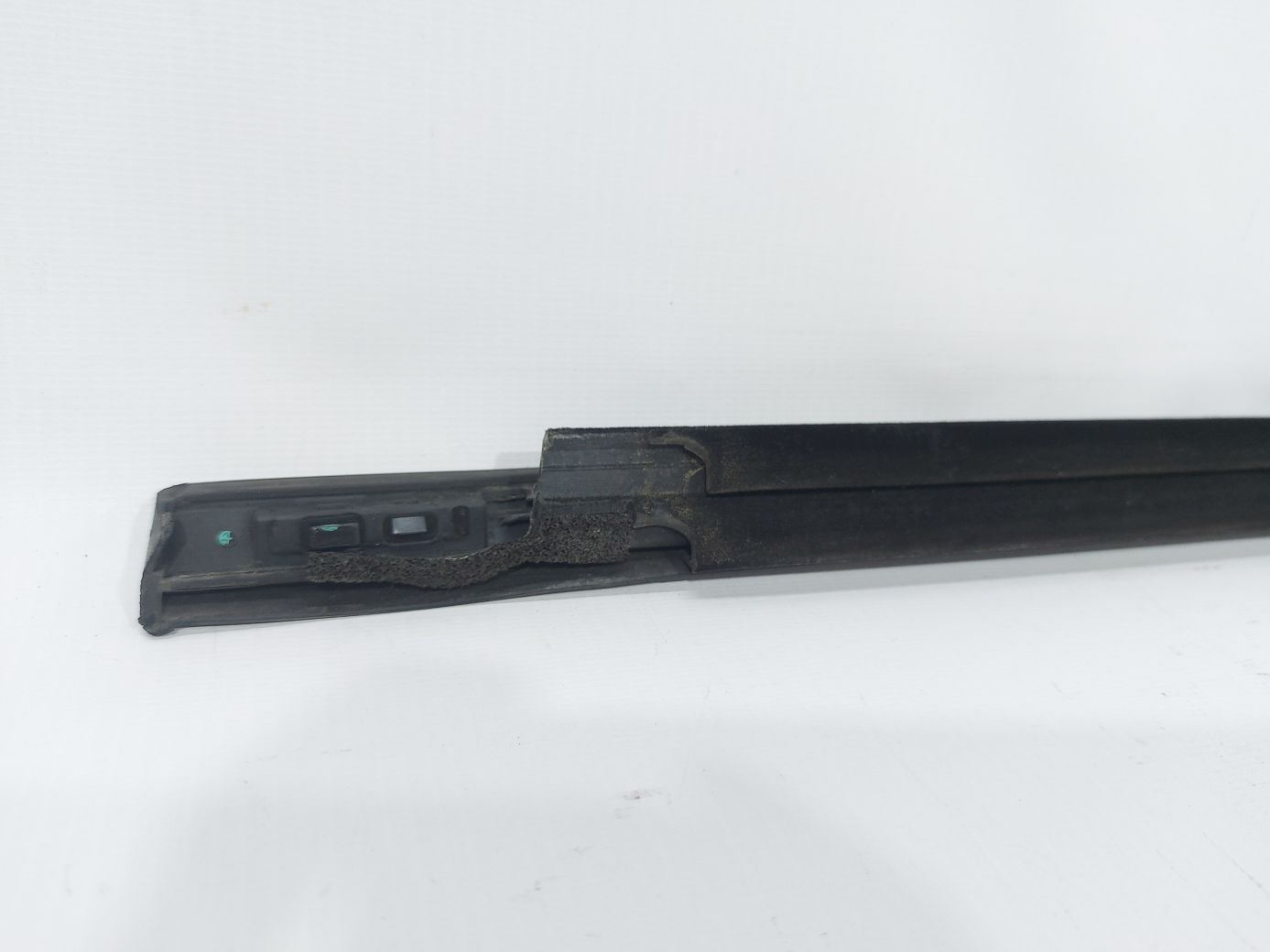 Focus Ущільнювальна гумка скла двері передньої правої зовнішня Ford Focus 2012-2018 BM5Z5821452A Ford Focus 6