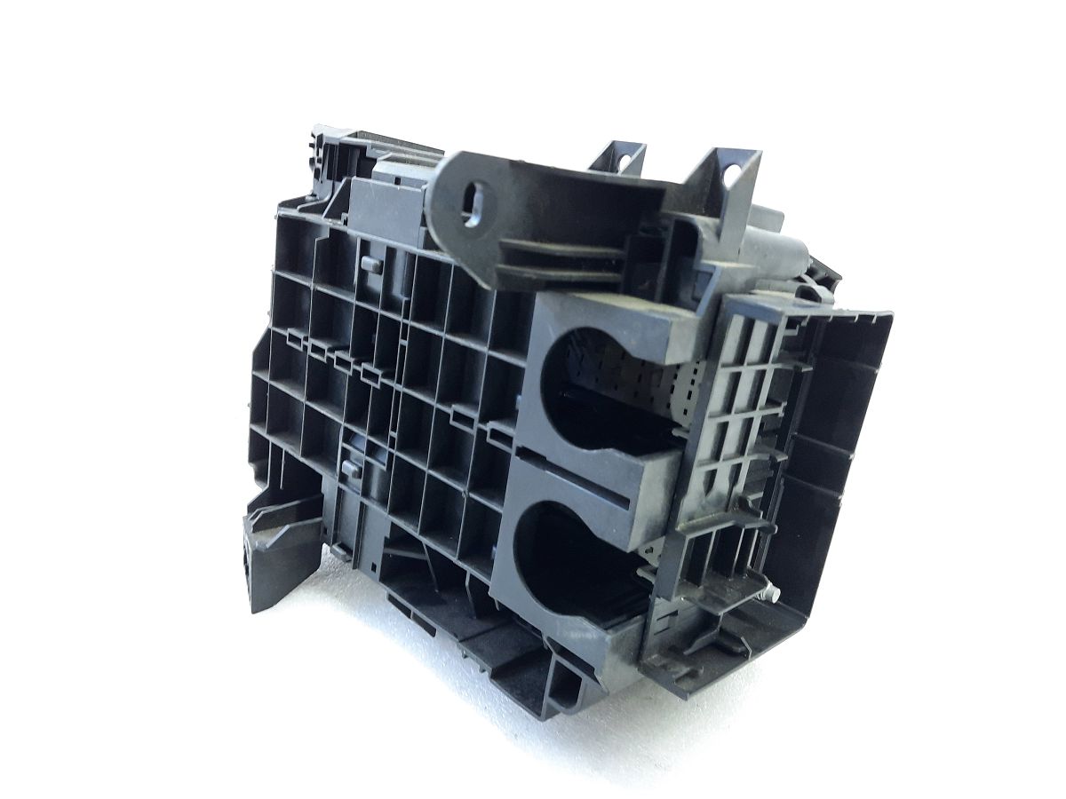 Malibu Корпус блоку запобіжників Chevrolet Malibu 2018 84533822 Chevrolet Malibu 4