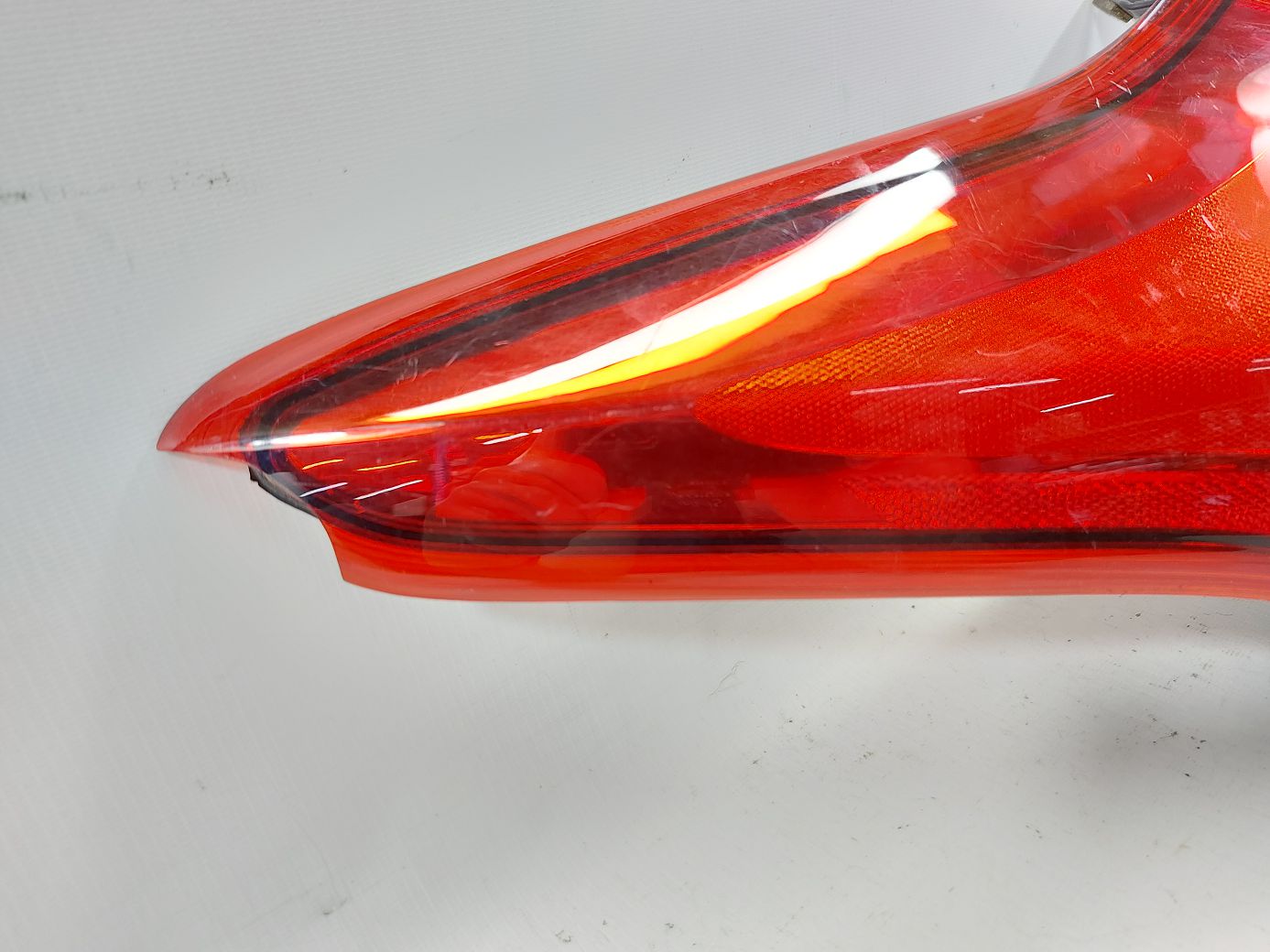 Товары с дефектами Фонарь задний левый (дефект) Ford Focus hbk 2011-2014 DM5Z13405E 3