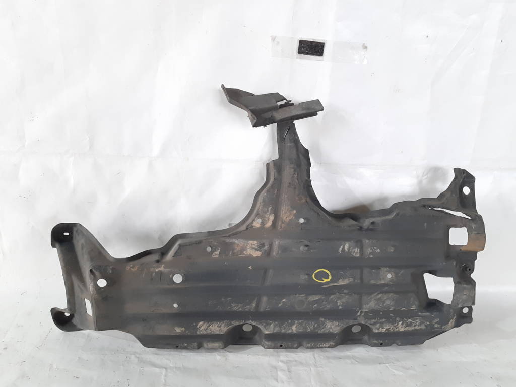 Camry. Защита передней части кузова нижняя правая Toyota Camry 2015-2017 5839806120 Toyota Camry