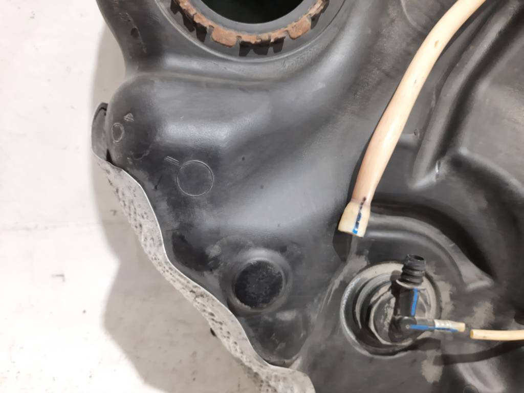 Passat s Бензобак с горловиной Volkswagen Passat S 2012-2016 561201055A Volkswagen Passat S 9