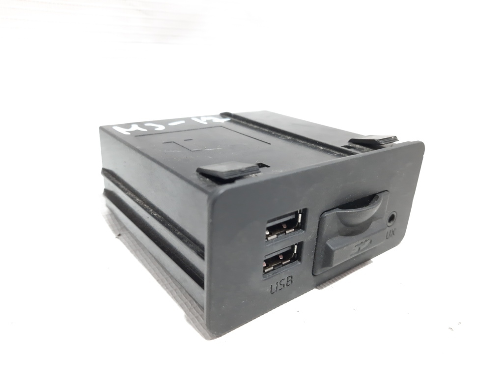 3. USB порт Mazda 3 2014-2018 BHP1669U0B Mazda 3