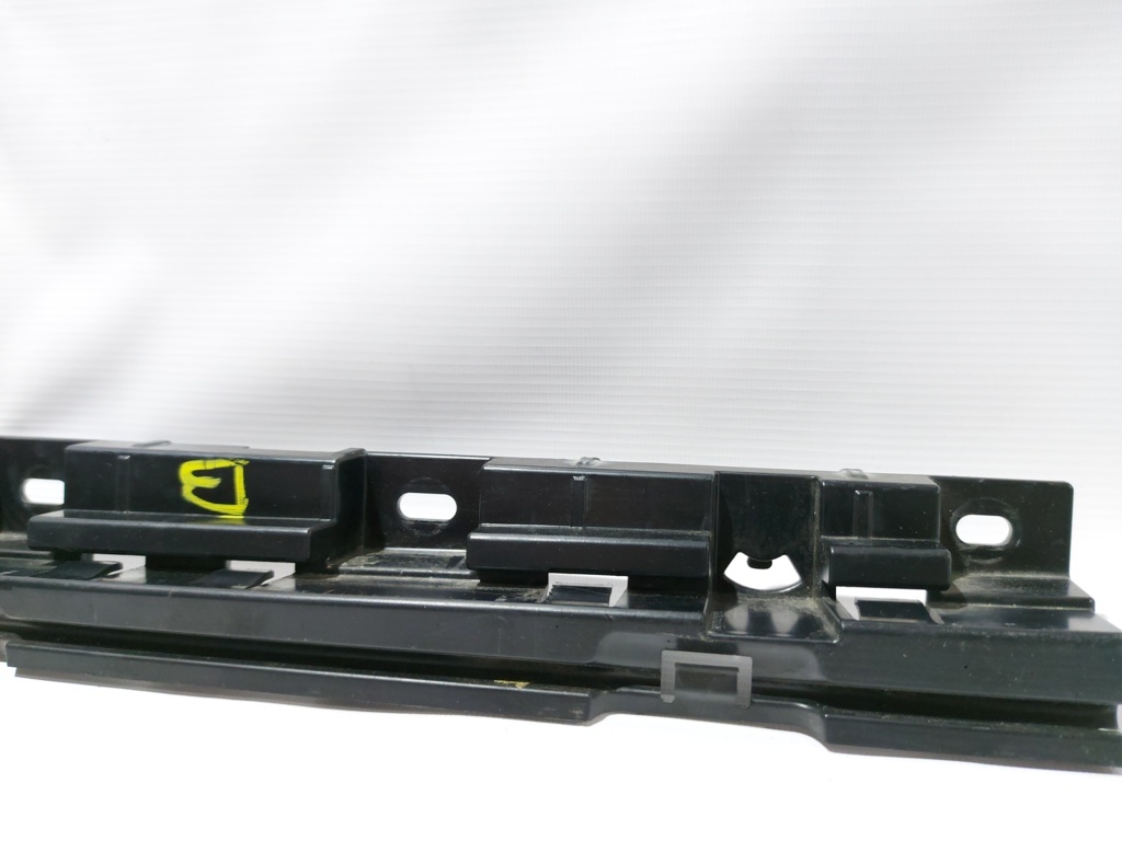 5 series Кріплення накладки лівого порога передня частина BMW 5 series 2011-2016 51777184777 BMW 5 series 2