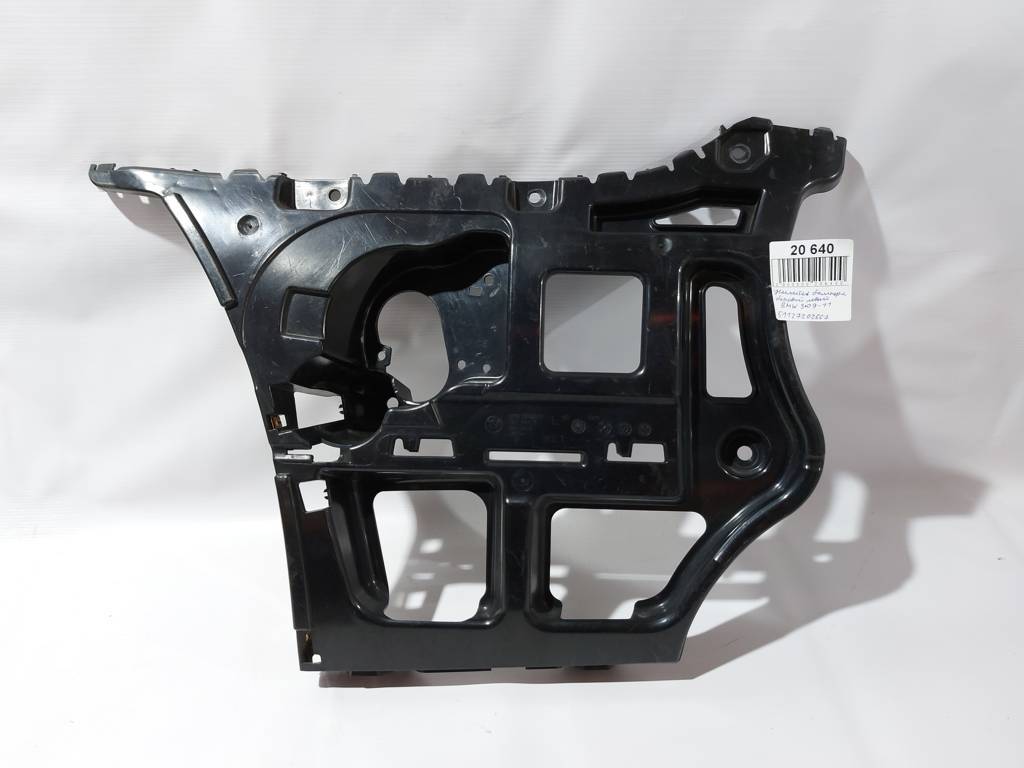 3 series. Усилитель бампера боковой левый BMW 3 2009-2011 51127202667 BMW 3