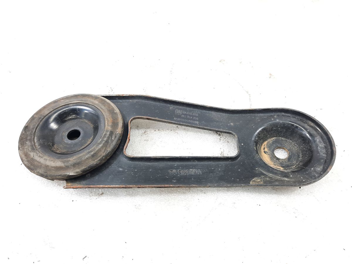 Regal. Кронштейн підрамника переднього правий Buick Regal 2012-2017 13235088 Buick Regal