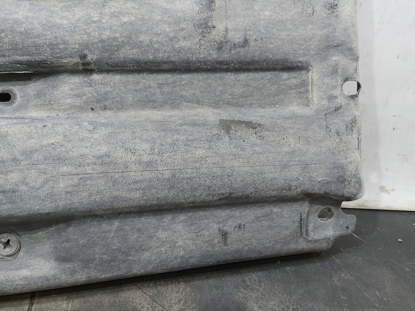 Dart Захист днища центральний правий Dodge Dart 2013-2019 68082726AE Dodge Dart 5