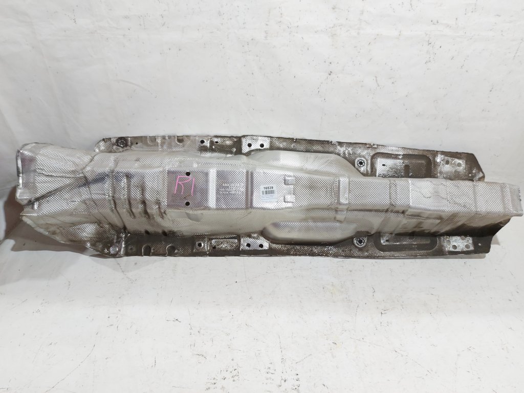 Passat s Термоэкран средней части глушителя Volkswagen Passat S 2012-2018 561825721 Volkswagen Passat S 1