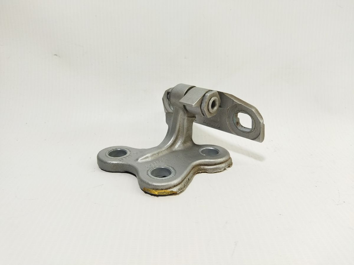 S60 Петля двері передньої правої верхня Volvo S60 2011-2018 31218521 Volvo S60 2